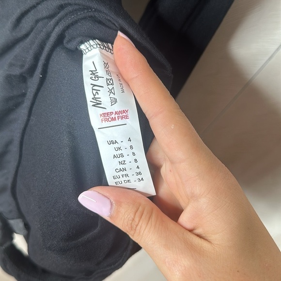 ❤️ 🆕 NASTY GAL Bust a move ruched black bodysuit size 4 - Picture 7 of 8